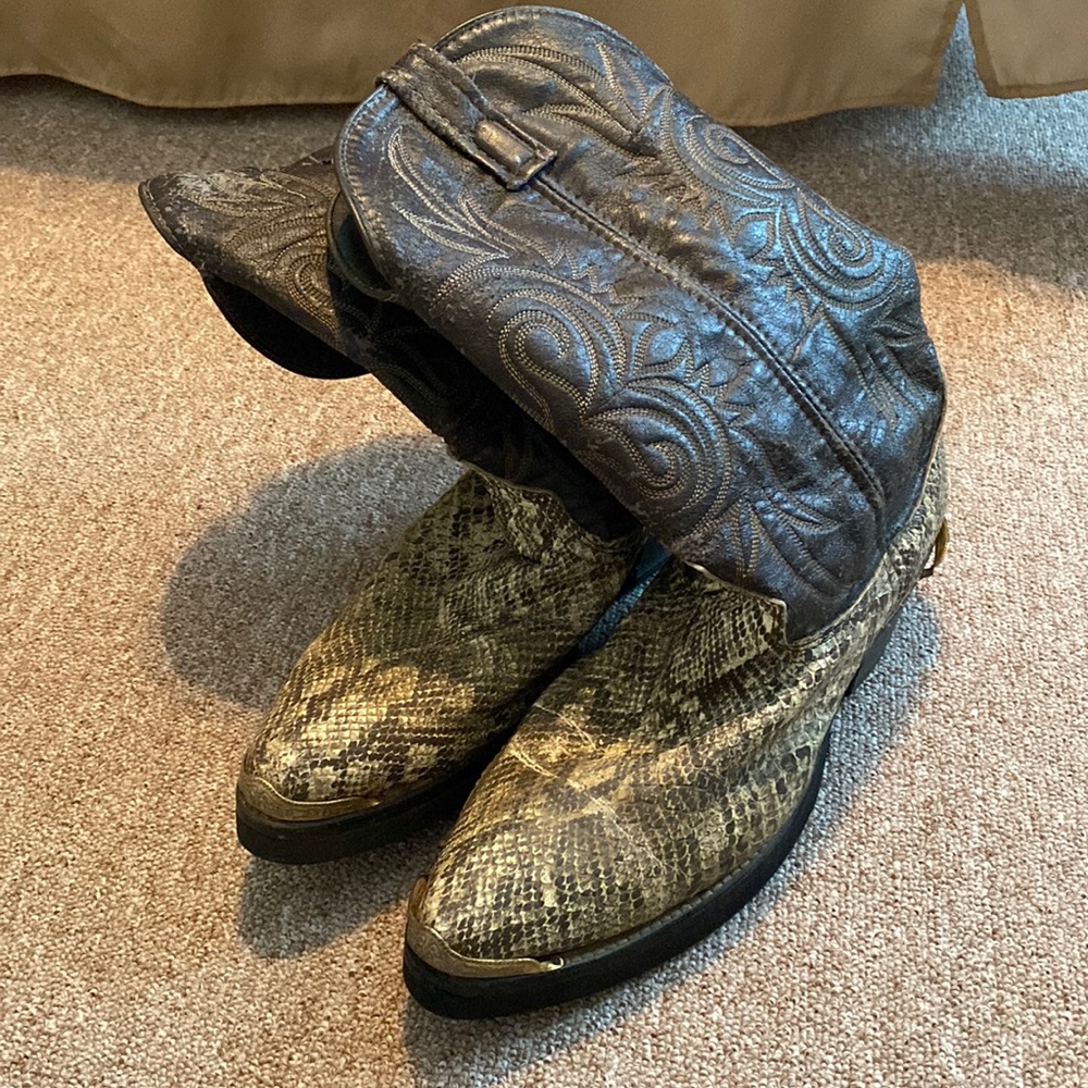 Men’s leather snakeskin boots size 11D